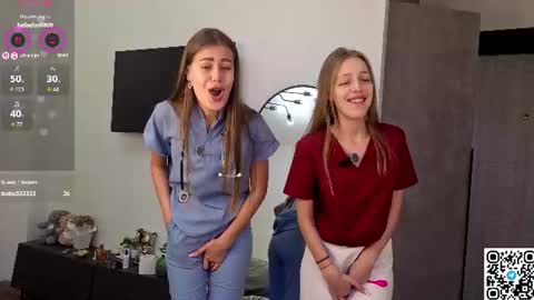 Monica and Bella online show from 3, 7, 2026