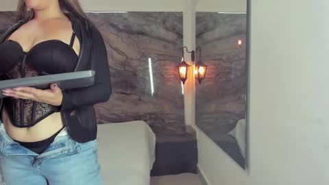 Snapshot of agnes_02 chatting on 18, 10, 2025 agnes_02 online show from 18, 10, 2025