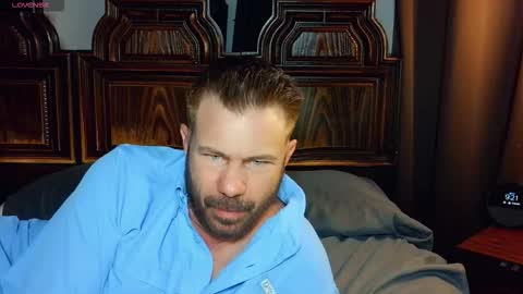 Blue Eyed Handsome Man online show from 20, 3, 2026