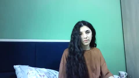 Snapshot of ahotkitty18 chatting on 19, 12, 2024 Selena online show from 19, 12, 2024