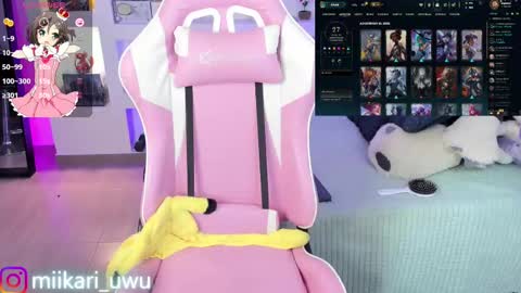 Snapshot of ahri_elderwood chatting on 11, 2, 2025 Ahri help me get to 100 online show from 11, 2, 2025