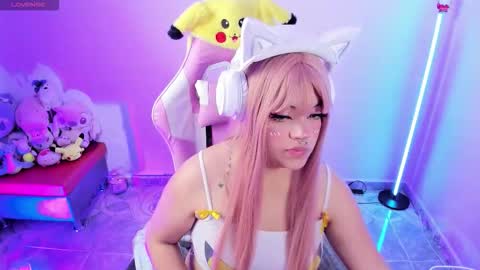 Snapshot of ahri_elderwood chatting on 5, 10, 2025 Ahri help me get to 100 online show from 5, 10, 2025