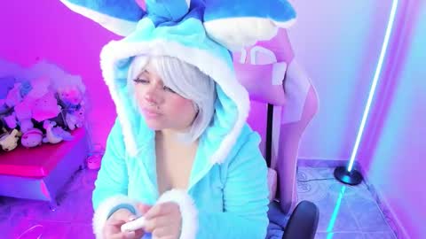 Snapshot of ahri_elderwood chatting on 17, 12, 2025 Ahri help me get to 100 online show from 17, 12, 2025