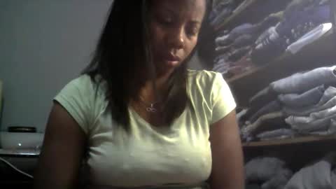 Snapshot of aicha_boobs chatting on 8, 10, 2025 Aicha boobs online show from 8, 10, 2025
