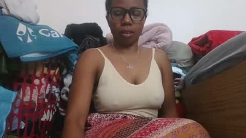 Snapshot of aicha_boobs chatting on 29, 7, 2026 Aicha boobs online show from 29, 7, 2026