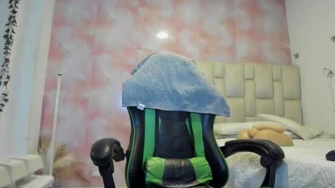 karoline  online show from 23, 11, 2025