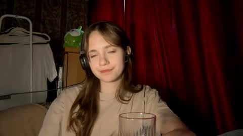 Snapshot of aileenamara chatting on 7, 10, 2025 Kira online show from 7, 10, 2025