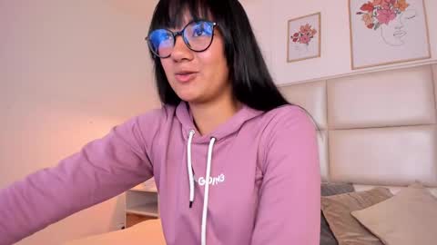 Aily Yozuko online show from 5, 3, 2025