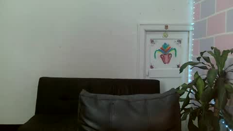 Snapshot of aine_ileana chatting on 5, 7, 2026 J online show from 5, 7, 2026