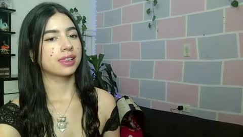 Snapshot of aine_ileana chatting on 26, 7, 2026 J online show from 26, 7, 2026