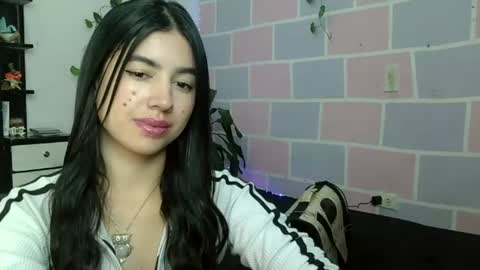 Snapshot of aine_ileana chatting on 27, 7, 2026 J online show from 27, 7, 2026