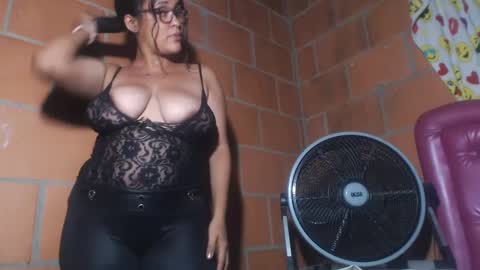 aisha koswell3 online show from 2, 2, 2025