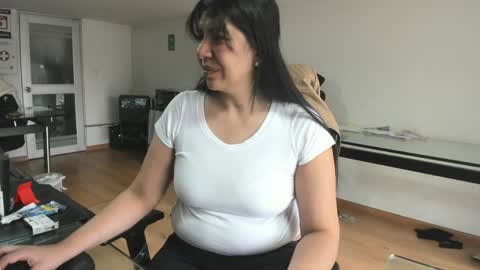 Snapshot of aisha_latina chatting on 1, 6, 2026 Katie online show from 1, 6, 2026