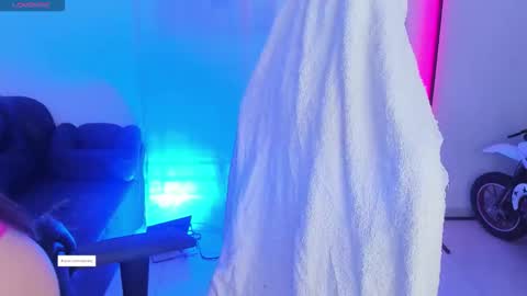 Snapshot of aishelyng20 chatting on 23, 11, 2025 aishelyng20 online show from 23, 11, 2025