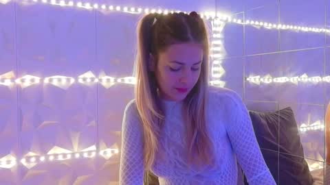 Aisha online show from 27, 10, 2025