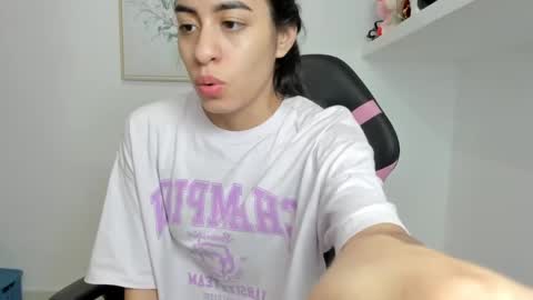 Snapshot of aitana05 chatting on 12, 3, 2025 VALENTINA independent online show from 12, 3, 2025