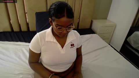 Snapshot of aitanav chatting on 20, 9, 2025 Aitana online show from 20, 9, 2025