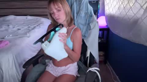 Snapshot of ajmiller25 chatting on 1, 7, 2026 AJ online show from 1, 7, 2026