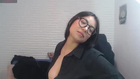 Snapshot of akaly_ chatting on 22, 10, 2025 Akaly online show from 22, 10, 2025