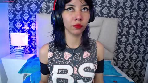 A K A N E  U W U online show from 10, 12, 2024