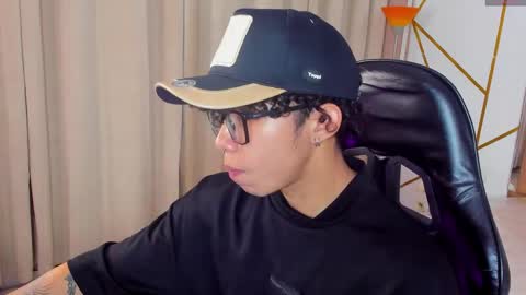 Snapshot of akazaboy chatting on 6, 5, 2026 akazaboy online show from 6, 5, 2026