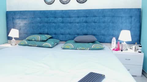 Alahiacardona online show from 8, 11, 2025