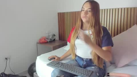 Snapshot of alaia05 chatting on 17, 3, 2026 A L A I A online show from 17, 3, 2026