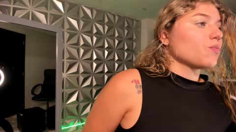 Snapshot of alaia_greyy chatting on 25, 1, 2025 Alaia online show from 25, 1, 2025