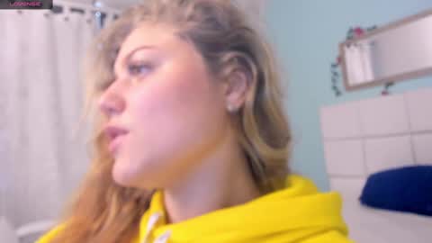 Snapshot of alaia_greyy chatting on 27, 2, 2025 Alaia online show from 27, 2, 2025