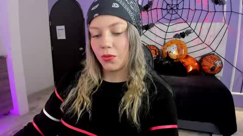 Snapshot of alaia_greyy chatting on 15, 10, 2025 Alaia online show from 15, 10, 2025