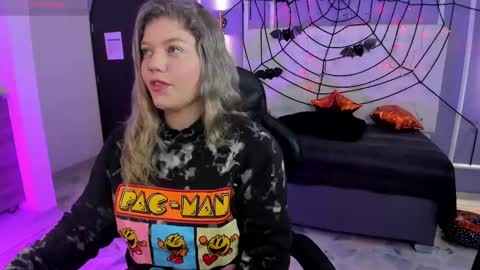 Snapshot of alaia_greyy chatting on 17, 10, 2025 Alaia online show from 17, 10, 2025