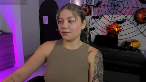 Snapshot of alaia_greyy chatting on 18, 10, 2025 Alaia online show from 18, 10, 2025