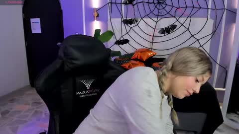 Snapshot of alaia_greyy chatting on 1, 11, 2025 Alaia online show from 1, 11, 2025