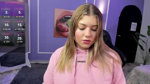 Snapshot of alaia_greyy chatting on 10, 11, 2025 Alaia online show from 10, 11, 2025