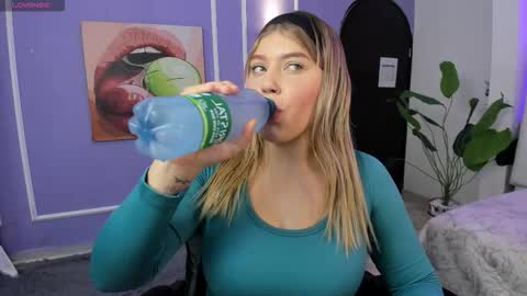 Snapshot of alaia_greyy chatting on 11, 11, 2025 Alaia online show from 11, 11, 2025