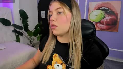 Snapshot of alaia_greyy chatting on 15, 11, 2025 Alaia online show from 15, 11, 2025