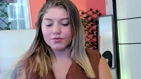 Snapshot of alaia_greyy chatting on 28, 4, 2026 Alaia online show from 28, 4, 2026