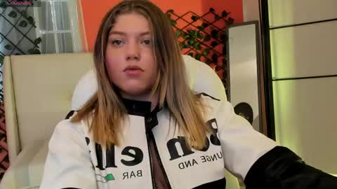 Snapshot of alaia_greyy chatting on 29, 4, 2026 Alaia online show from 29, 4, 2026