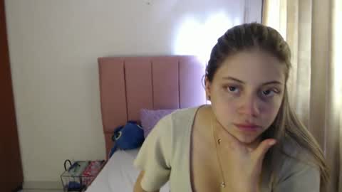 Snapshot of alaina_blessed chatting on 8, 10, 2025 alaina_blessed online show from 8, 10, 2025