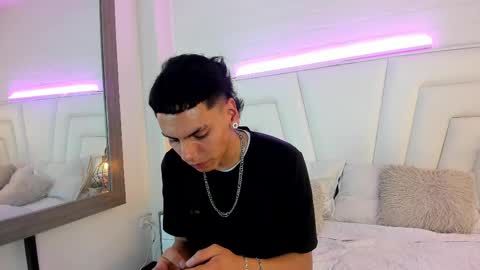 Alan Whitee online show from 5, 3, 2025