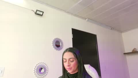 Maeve  online show from 22, 12, 2025