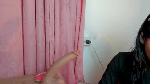 Snapshot of alanalois_ chatting on 28, 5, 2026 ALANA Please follow me online show from 28, 5, 2026