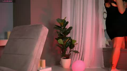 Snapshot of alanareign chatting on 19, 6, 2026 AlanaReign online show from 19, 6, 2026