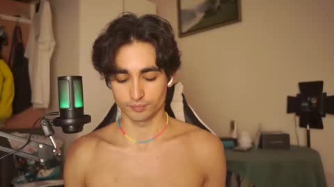 idenavarre online show from 28, 1, 2025