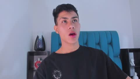 Snapshot of alannaughty_ chatting on 6, 1, 2025 alannaughty_ online show from 6, 1, 2025