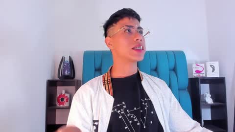 Snapshot of alannaughty_ chatting on 19, 1, 2025 alannaughty_ online show from 19, 1, 2025