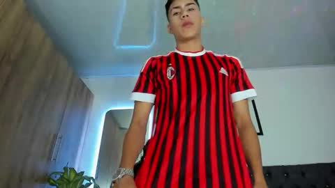 Snapshot of alannaughty_ chatting on 29, 11, 2025 alannaughty_ online show from 29, 11, 2025