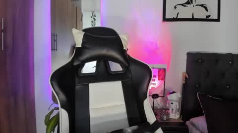 Snapshot of alannaughty_ chatting on 10, 1, 2026 alannaughty_ online show from 10, 1, 2026