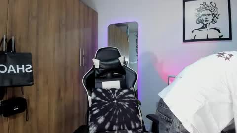 Snapshot of alannaughty_ chatting on 1, 2, 2026 alannaughty_ online show from 1, 2, 2026