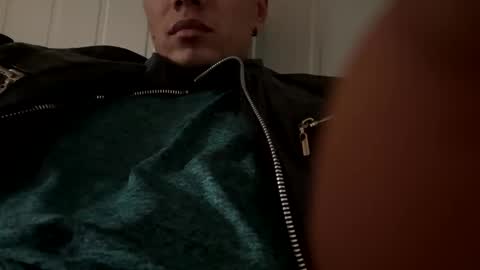 Snapshot of albe971088 chatting on 5, 1, 2025 camiik online show from 5, 1, 2025